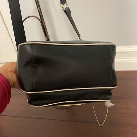 Authentic Versace crossbody cosmetics bag - Picture 5 of 14